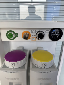 Equipo de prueba de máquina de anestesia veterinaria EUR VET con doble caudalímetro, vaporizador de isoflurano de fácil llenado y carrito rodante - Product Image 4