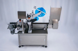 Machine d'étiquetage automatique HL-215 pour le dessus des petits flacons d'échantillons, des tubes de cigares et de cigarettes, des flacons et des bouteilles - Product Image 2