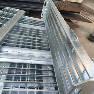 Gradini per Scale in Grigliato d'Acciaio Antiscivolo di Alta Qualità, Pedate per Scale in Acciaio Inox, Pedate per Scale Zincate - Product Image 3