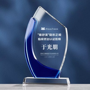 Trofeo Personalizzato per Regali Aziendali, Coppa Commemorativa in Acrilico Trasparente con Base, Stampa UV, Ecologico e Lucidato - Product Image 2