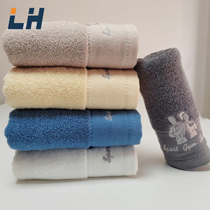 Asciugamano da Palestra Personalizzato <span class=keywords><strong>con</strong></span> Logo Jacquard in Rilievo, Antimicrobico, ad Asciugatura Rapida, Ecologico, 100% Cotone, per Sport all'Aperto e Bagno - Product Image 3