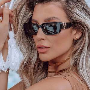 Lunettes de soleil carrées vintage tendance unisexe rouge et noir avec logo personnalisé, nouvelle collection, petites lunettes de soleil œil de chat pour femmes - Product Image 2