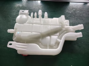 Pièce de rechange pour système de refroidissement 9675000249, réservoir d'expansion d'eau pour camion Benz - Product Image 2