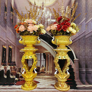 Vase sur pied de style européen, colonne romaine, grand vase, pot à fleurs, ornements pour l'arrangement floral, paon plaqué or, hall d'hôtel - Product Image 1