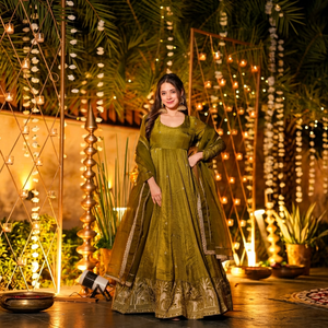Robe Anarkali verte brodée avec dupatta, travail de sequins lourds, tenue ethnique pour femme pour mariage, fête, festival - Product Image 1