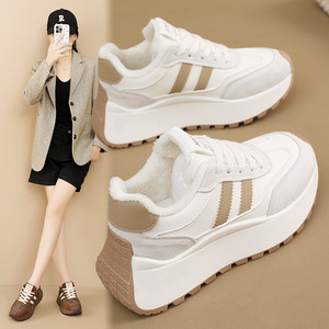 BN033 Chaussures d'hiver pour femmes Chaussures de sport de loisirs pour étudiants en peluche légères avec augmentation de la hauteur - Product Image 1