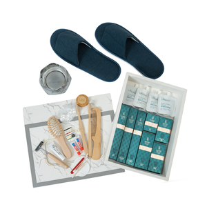 <span class=keywords><strong>Kit</strong></span> dentaire d'hôtel avec brosse à dents en bambou à poils doux, peigne en <span class=keywords><strong>bois</strong></span> et chaussons jetables antidérapants bleu marine - Product Image 1