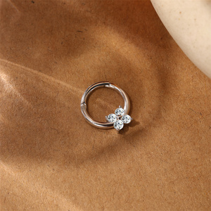 Boucle d'oreille manchette en argent 925 pour femme, motif pétale pavé de moissanite, piercing de cartilage, style Daith, bijou tendance, cadeau de mariage - Product Image 4