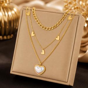 Collar Personalizado de Alta Calidad, Estilo Lujoso y Ligero, con Forma de Corazón y Mariposa, Imitación de Perla, Chapado en Oro de 18K, Acero Inoxidable, Moderno, Versátil e Impermeable - Product Image 3