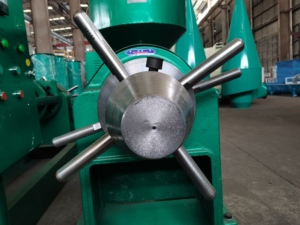 Prensa de tornillo de alta capacidad para semillas de algodón, colza, cacahuete y girasol, fabricada en China, componente de bomba central, condición: usado. - Product Image 3