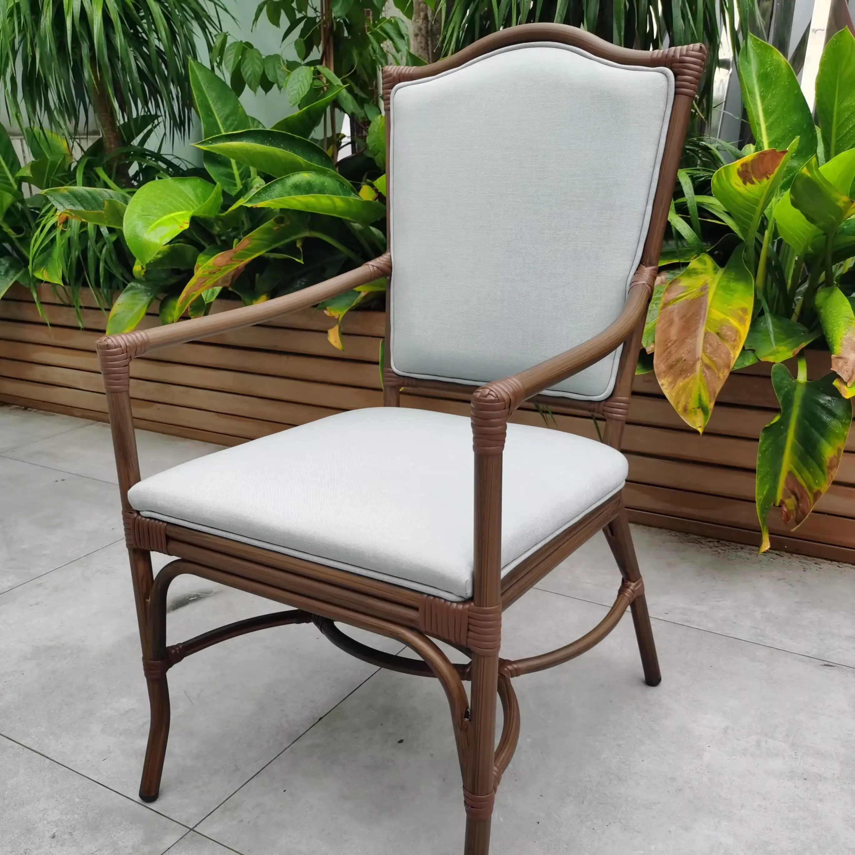Modern Design Style Outdoor Rattan Chair Rattan Armchair with Cushion for Patio