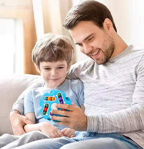 ของเล่นถั่วปั่นพลาสติกทรงสี่เหลี่ยมหมุนได้สองด้านเพื่อความสนุก - Product Image 2