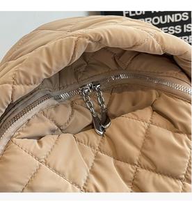 <span class=keywords><strong>Sac</strong></span> <span class=keywords><strong>à</strong></span> <span class=keywords><strong>dos</strong></span> matelassé personnalisé en gros, unique, moderne, pour femmes, voyage en plein air, imperméable, polyester, forme carrée, hiver, capacité 20L - Product Image 3