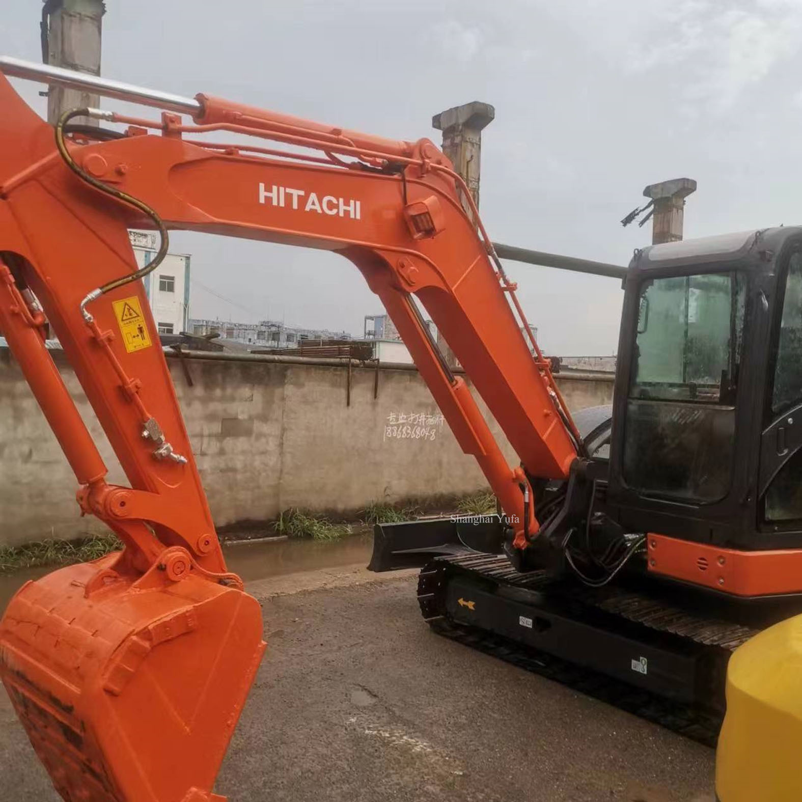 6.5 Ton Mini Backhoe Hitachi ZX65USB - Long Digging Earth