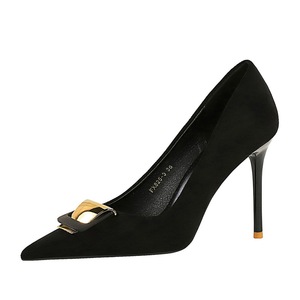 Chaussures pour femmes de haute qualité, en daim fin, à bout pointu, avec décoration métallique, talon haut - Product Image 4