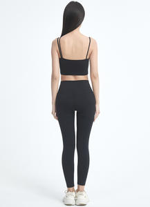 Venta al por mayor de camisetas cortas de gimnasio con logotipo personalizado de las mujeres camisola moda caliente Fitness entrenamiento integrado sujetador estilo corto deportes Yoga desgaste - Product Image 3