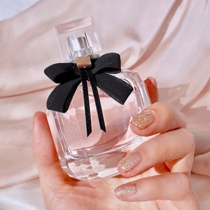 พร้อมส่ง น้ำหอมสเปรย์ Eau De Parfum กลิ่นหอมสดชื่น ฟรุ๊ตตี้ ฟลอรัล ติดทนนาน น้ำหอมสำหรับผู้หญิง หรูหรา ทันสมัย ใช้ได้ทุกวัน - Product Image 2