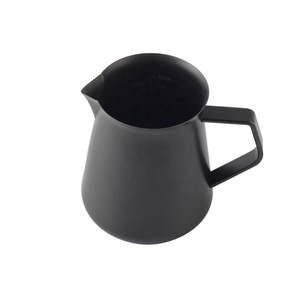 Jarra Minimalista de Metal Negro para Espumar Leche, 800 ml, Accesorio Duradero para Café y Té - Product Image 2