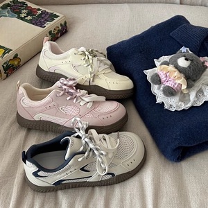 Zapatillas Blancas de Mujer de Diseño de Alta Calidad con Suela Gruesa, Parte Superior de Malla, Entresuela de Lujo, Forro Transpirable, Diseño Único y Versátil - Product Image 4