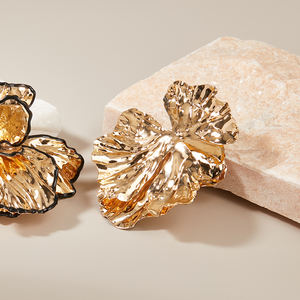 2025 nuovo arrivo vendita calda all'ingrosso di moda orecchini in <span class=keywords><strong>ferro</strong></span> grandi grossi fiori d'oro orecchini pendenti per le donne - Product Image 5