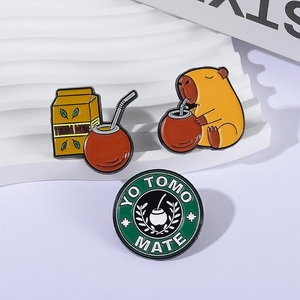 Broches de metal esmaltados personalizados con diseño de capibara lindo bebiendo yerba mate, insignias de solapa para ropa, regalos de joyería para amigos - Product Image 2