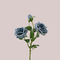 DY105 Tissu artificiel fait à la main Rose simple pulvérisation avec 2 têtes de fleurs et un bourgeon pour la décoration murale de mariage à la maison Offre Spéciale