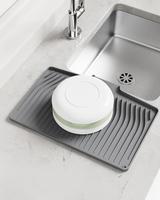 Modernes Design Silikon Dish Drain Board Counter Top Trockner mit Slope Guide für Home Kitchen Isolier platte für Geschirr
