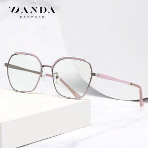 Danda Eyewear Gafas ópticas de metal con montura completa para mujer JS8636 Lentes transparentes Tamaño mediano - Product Image 2