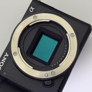 กล้องมิเรอร์เลส <span class=keywords><strong>Sony</strong></span> <span class=keywords><strong>ZV</strong></span>-<span class=keywords><strong>E10</strong></span> มือสอง พร้อมเลนส์ 16-50 มม. ความละเอียด 24MP กล้องสร้างสรรค์เนื้อหา 4K - Product Image 6