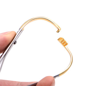 Porte-aiguille chirurgical dentaire essentiel 140 mm en acier inoxydable plaqué or, forceps orthodontique à pointes droites pour usage chirurgical - Product Image 5