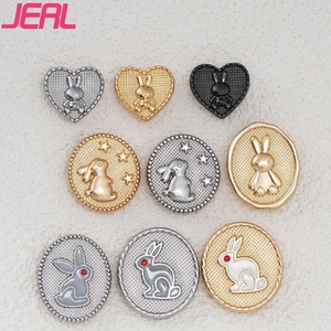 Nhà Máy Bán buôn phục sinh Bunny kim loại Áo sơ mi nút tay khâu men trang trí DIY phụ kiện hoa mẫu logo cho quần áo - Product Image 1