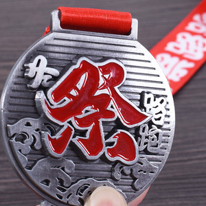 Medalla personalizada de metal fundido esmerilado mate oro plata bronce con caja roja - Product Image 4