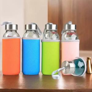 Classy 300ml 420ml 500ml 750ml 1000ml Botella de agua de vidrio Tapa plateada para mujeres Serigrafía personalizable Sellado de corcho Favorecido - Product Image 2