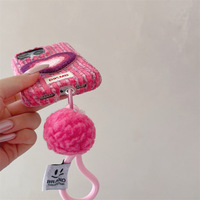 Coque de téléphone en peluche mignonne et moelleuse avec décorations cœurs colorés et dragonne élastique – Housse de protection adorable pour iPhone 17/15/14/13 Pro Max