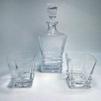 Ensemble de carafes à whisky carrées de style classique en verre cristal, lavables au lave-vaisselle, avec boîte en bois, pour usage en restaurant et cadeaux d'affaires