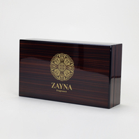 Boîte-cadeau en bois de luxe noire faite à la main, style mallette, pour cosmétiques et parfums, emballage haut de gamme. Boîte-cadeau en bois.