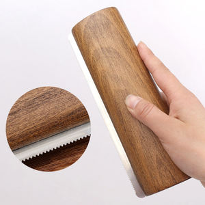 Groothandel Paarden Grooming Borstel Schrapers Houten Handvat Shedding Borstels Pijnloos Verwijderen Paardensport 20Cm Schoonmaak Gereedschap Benodigdheden - Product Image 1