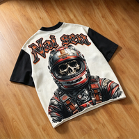T-shirt homme noir et blanc à manches raglan, motif casque de motard squelette au dos, lettres gothiques, coupe oversize, style streetwear vintage