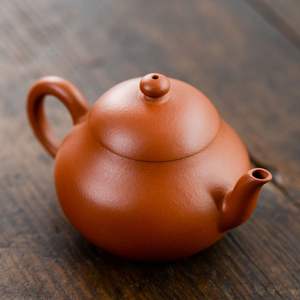 Recommandation : <span class=keywords><strong>Pot</strong></span> <span class=keywords><strong>en</strong></span> sable violet de type poire miniature, provenant de Yixing, le lieu le plus célèbre de la fabrication de pots <span class=keywords><strong>en</strong></span> sable violet chinois - Product Image 2