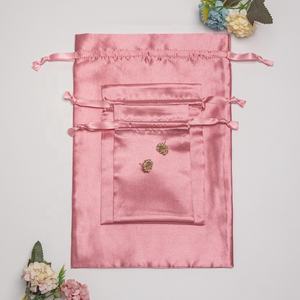 ถุงบรรจุภัณฑ์ผ้าซาตินสีชมพูกุหลาบนุ่มหรูหราแบบกําหนดเองบรรจุภัณฑ์ของขวัญกระเป๋าสตางค์พร้อมโลโก้ที่กําหนดเองนํามาใช้ใหม่ได้ - Product Image 5