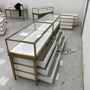 Diseños de escaparate de vidrio de lujo con 3 cajones Luz Led en el interior para escaparate de exhibición de reloj de pulsera - Product Image 1