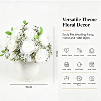 Vase en céramique blanche avec roses éternelles et plantes naturelles – Décoration de table pour événements, centres de table, mariages et décoration intérieure