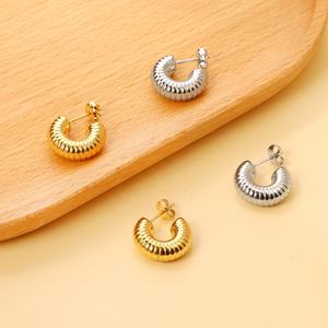 Pendientes de Aro Gruesos en Forma de C, de Acero Inoxidable, Resistentes al Agua, Chapados en Oro de 18k, Diseño de Joyería de Moda al por Mayor para Mujer - Product Image 5