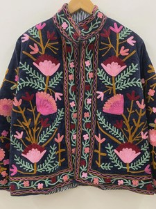 Suzani de Terciopelo Hecho a Mano, Bordado con Motivos Florales y Animales, Botones de Algodón, Transpirable, Ecológico, Estilo Vintage Bohemio, Unisex, Boutique - Product Image 6