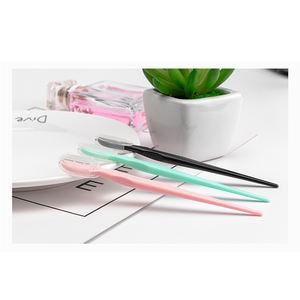 Lames de <span class=keywords><strong>rasoir</strong></span> inclinées en acier inoxydable pour femmes, pour l'exfoliation multifonctionnelle, le <span class=keywords><strong>dermaplaning</strong></span>, la coupe, le rasage, le soin du <span class=keywords><strong>visage</strong></span> - Product Image 4