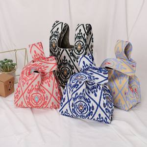 Bolsa de Mano Tejida con Diseño Étnico, Gran Capacidad, Personalizable con Logotipo, Venta al por Mayor, Ideal para Regalo o Recuerdo - Product Image 3