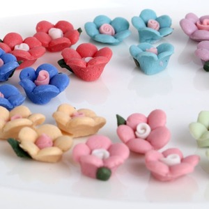Cristales Decorativos de Cerámica Nantong con Forma de Flor de 10mm y Cinco Pétalos para Decoración de Uñas, Teléfonos y Manualidades - Product Image 4
