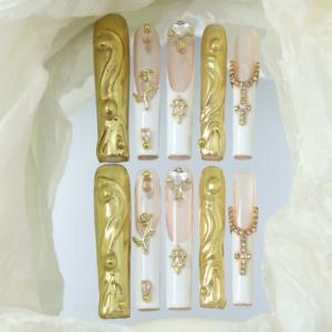 Vente en gros d'ongles artificiels en acrylique faits à la main, faux ongles carrés à couverture complète, style français doré, design avec strass, personnalisable. - Product Image 3