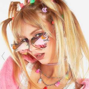 Gafas de Sol Steampunk con Lentes de Espejo Coloridas y Logotipo Personalizado, Gafas de Sol con Forma de Corazón y Llamas de Fuego sin Montura para Mujer - Product Image 4