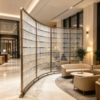Cloison décorative en métal de luxe avec finition miroir en acier inoxydable pour salon moderne et hall d'hôtel